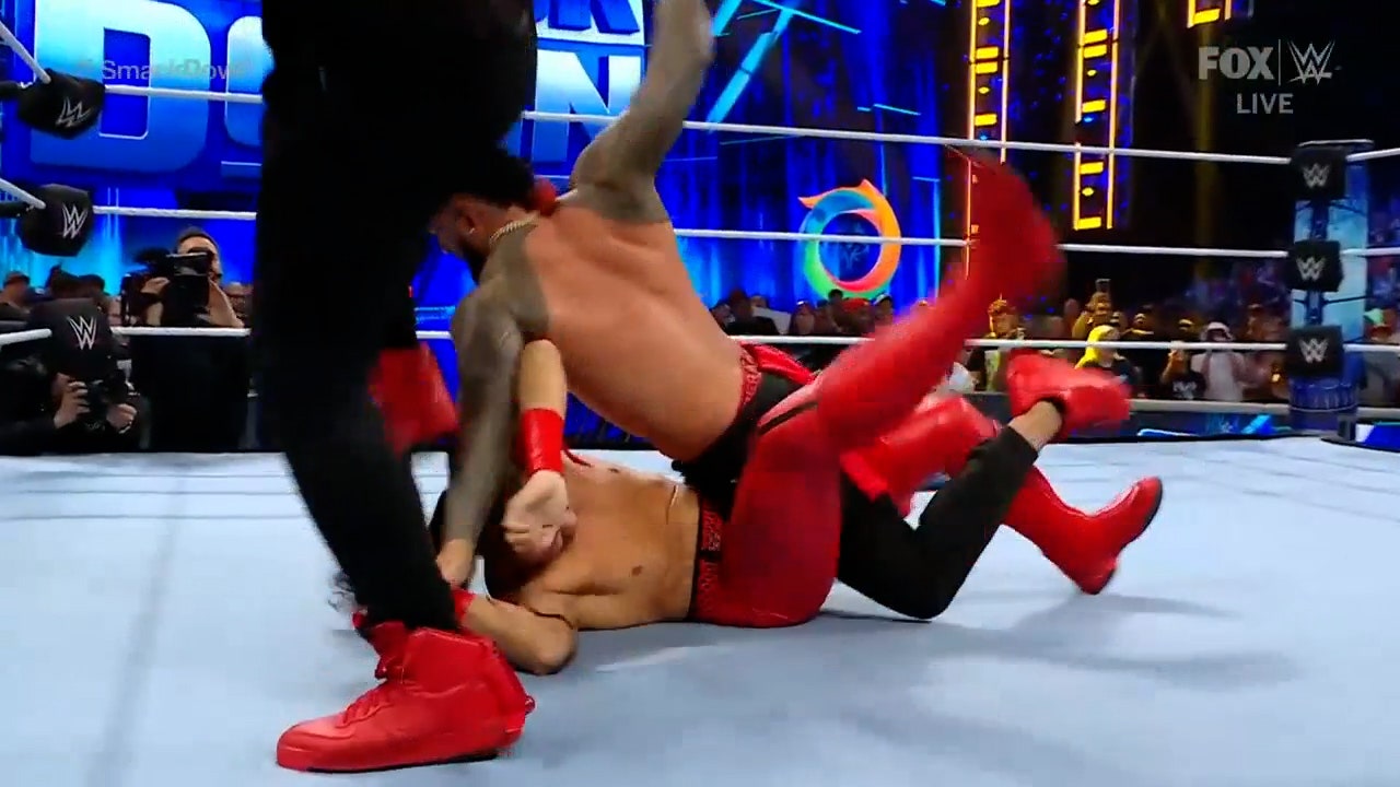 Riddle and Shinsuke Nakamura send The Usos out of the ring on Friday Night SmackDown I WWE on FOX