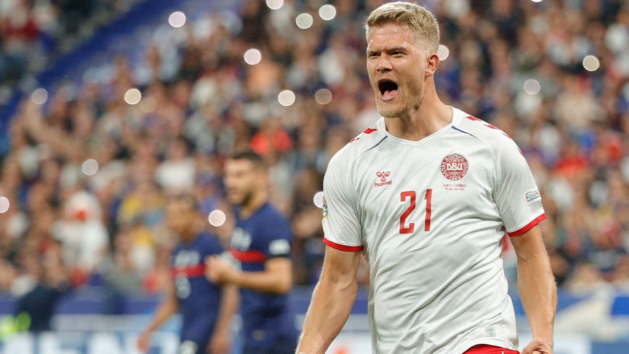 Andreas Cornelius brings Denmark level with France, 1-1