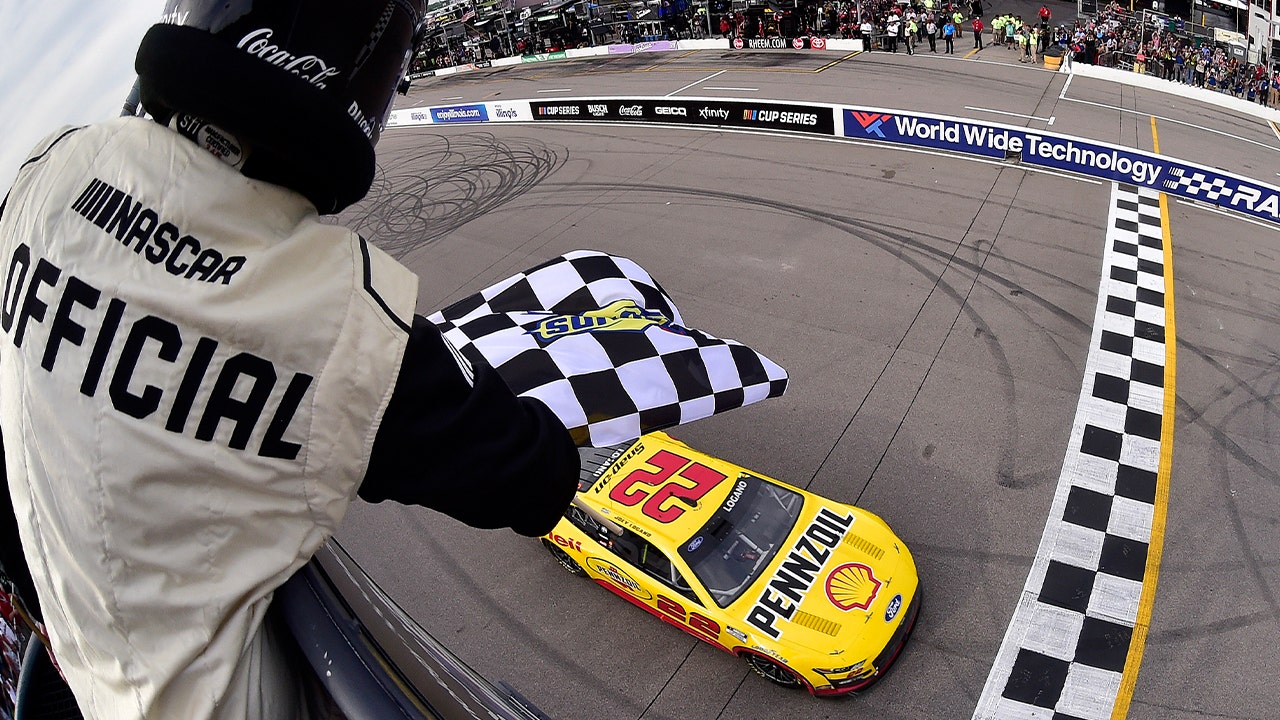 OVERTIME: Joey Logano, Kyle Busch battle back-and-forth for win at Gateway