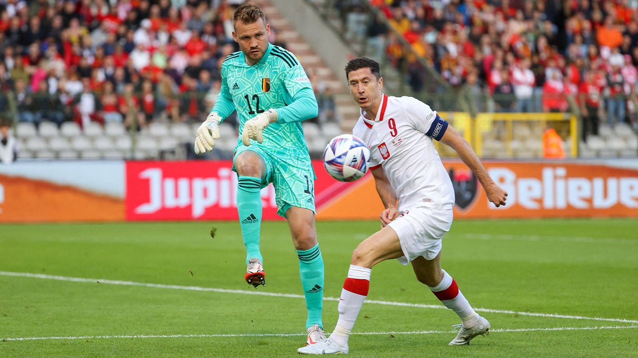 Robert Lewandowski helps Poland strike first vs. Belgium, 1-0