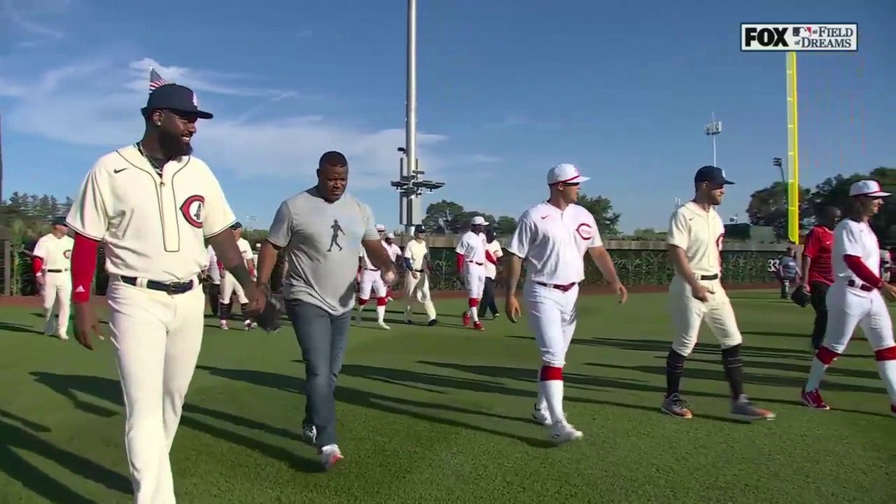 Ken Griffey Jr. & Sr., Reds & Cubs emerge from corn for 'Field of