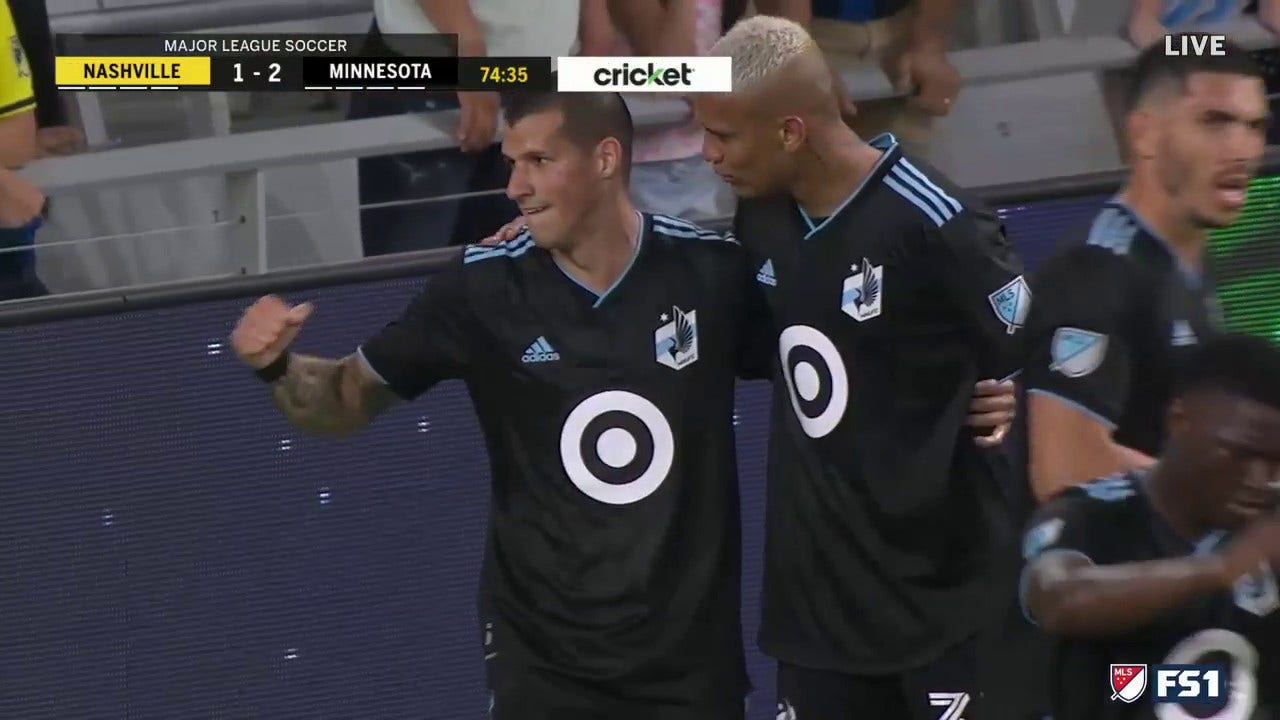 Alan Benitez rockets in a goal to put Minnesota ahead of Nashville SC, 2-1