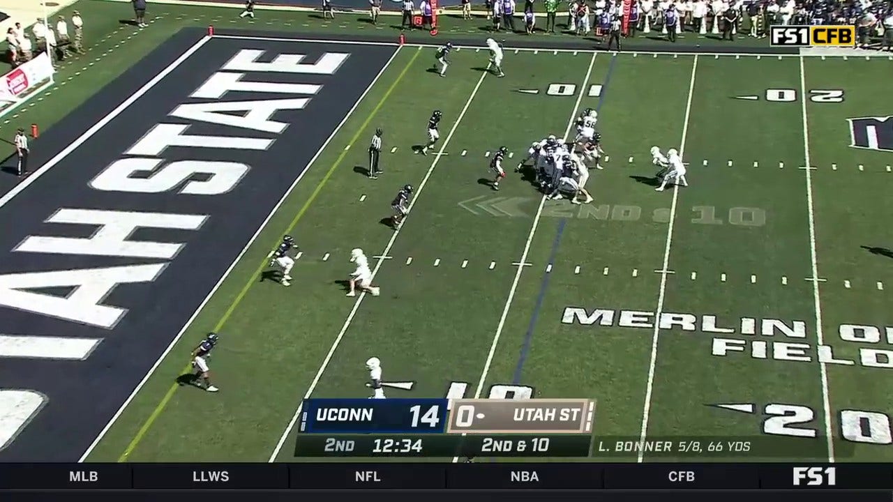 Utah State's Logan Bonner finds Zach Van Leeuwen for an 11-yard TD