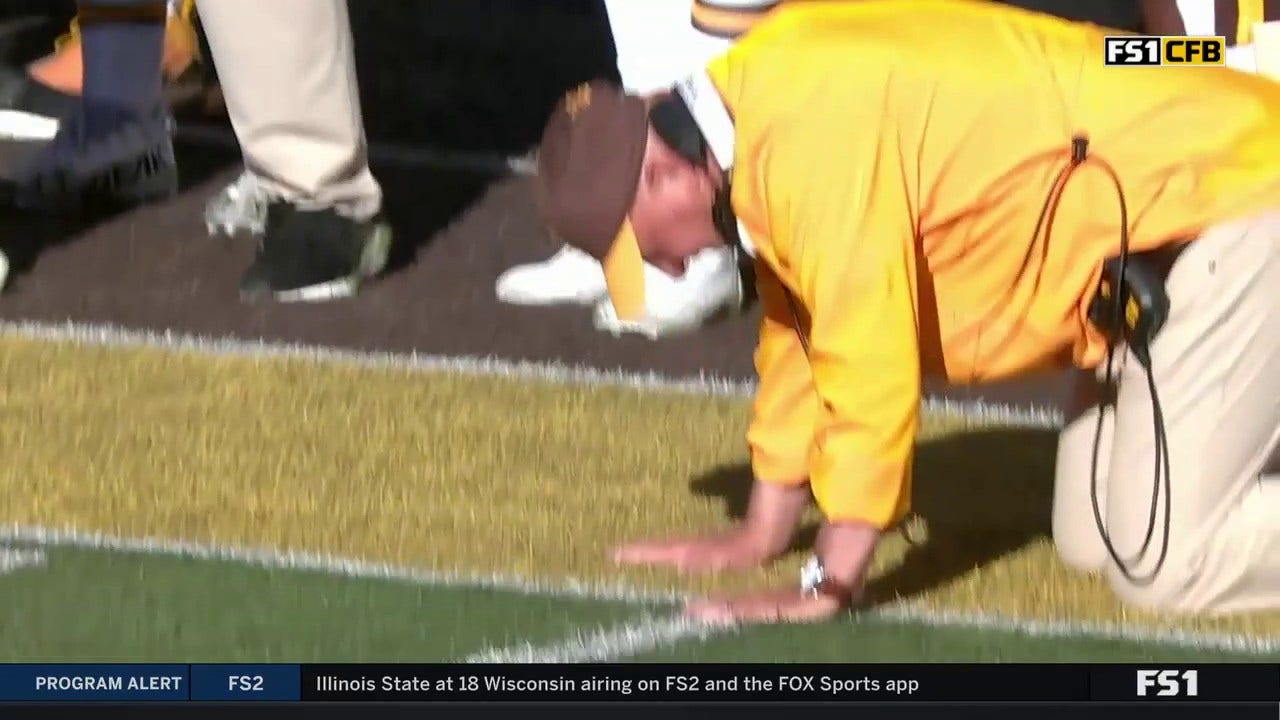 John Hoyland's potential game-winning field goal attempt hits the top of the right goal post and misses