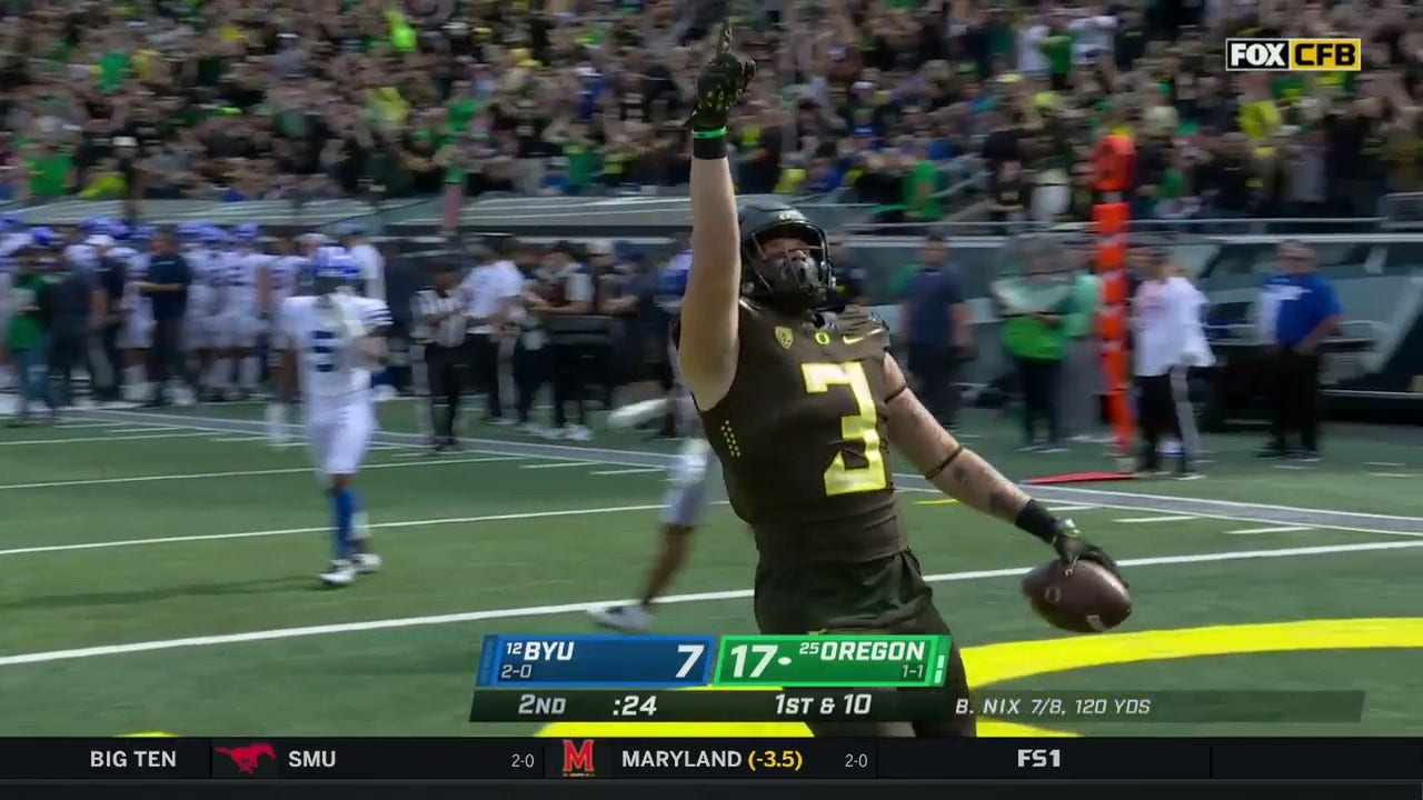 Bo Nix scores third touchdown of the first half as Oregon takes a 24-7 lead over BYU