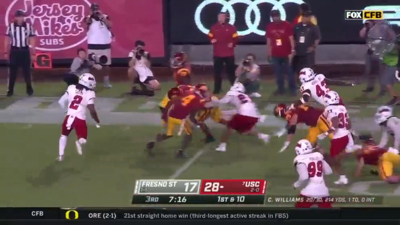 USC's Travis Dye powers through multiple defenders to score a 25-yard rushing touchdown