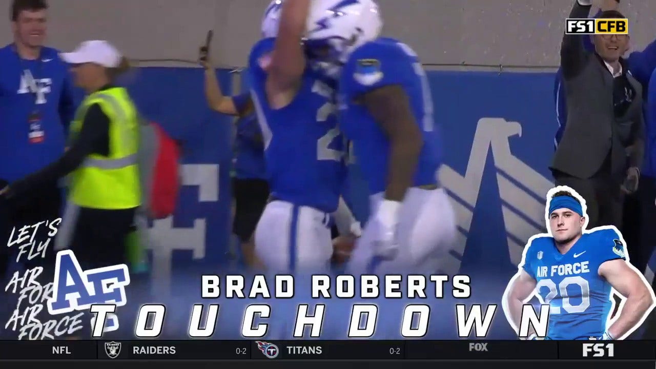 Brad Roberts rips off a 27-yard rushing touchdown to give Air Force a 17-7 lead #news