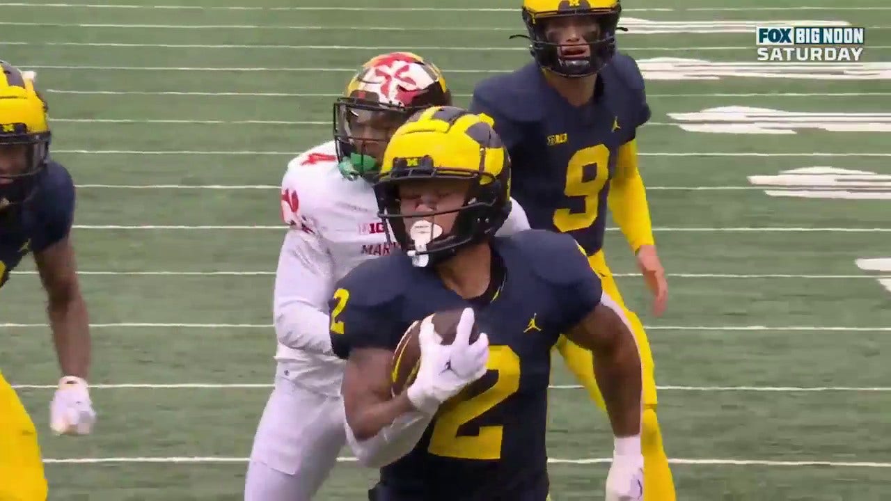 Blake Corum takes the rush 33 yards to the house for a touchdown as Michigan takes a 17-13 lead