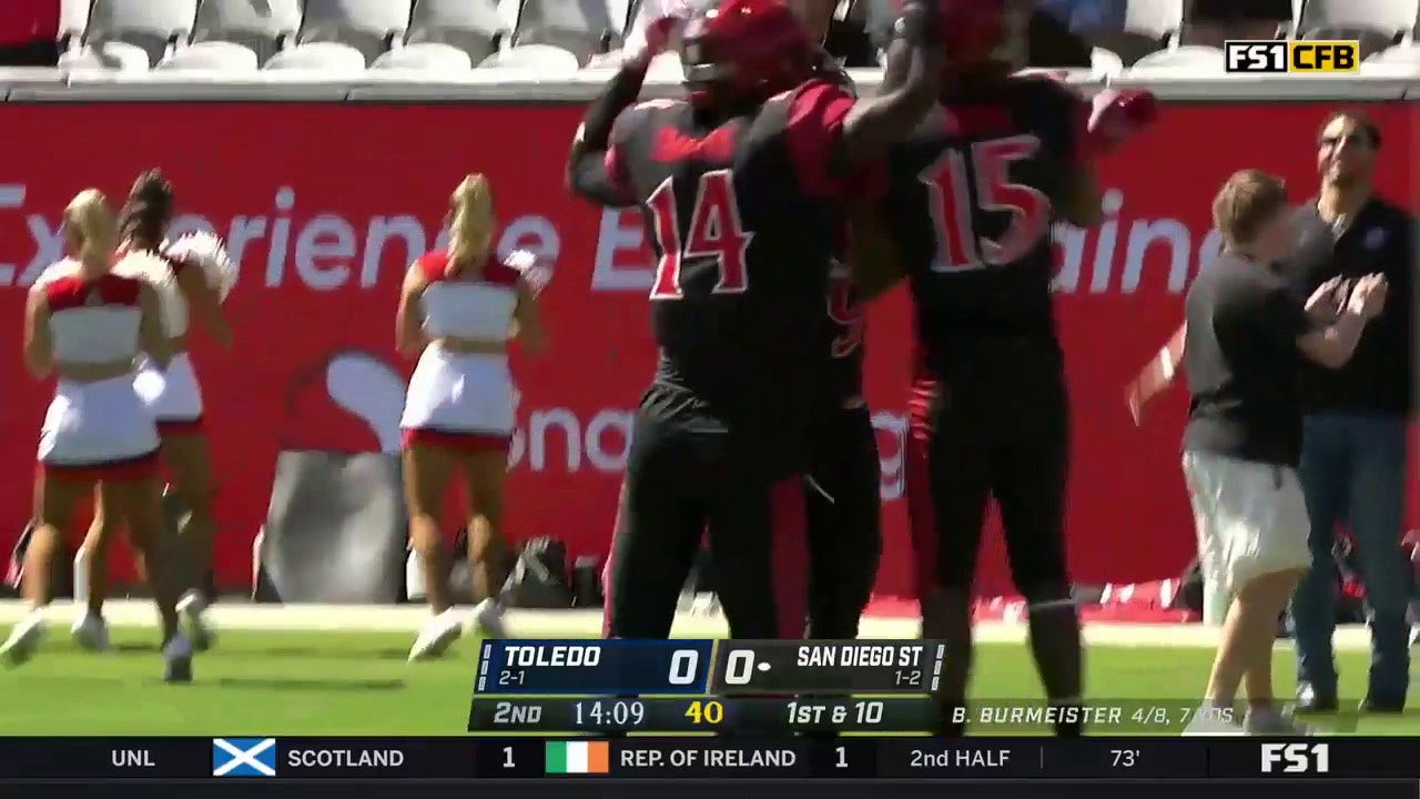 San Diego State's Jordan Byrd runs in a 43-yard touchdown for a 7-0 lead