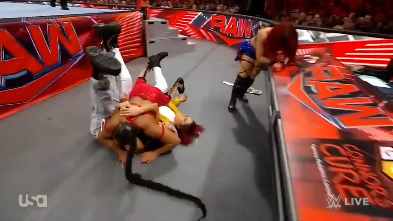 Bianca Belair faces IYO SKY on Monday Night Raw | WWE on FOX