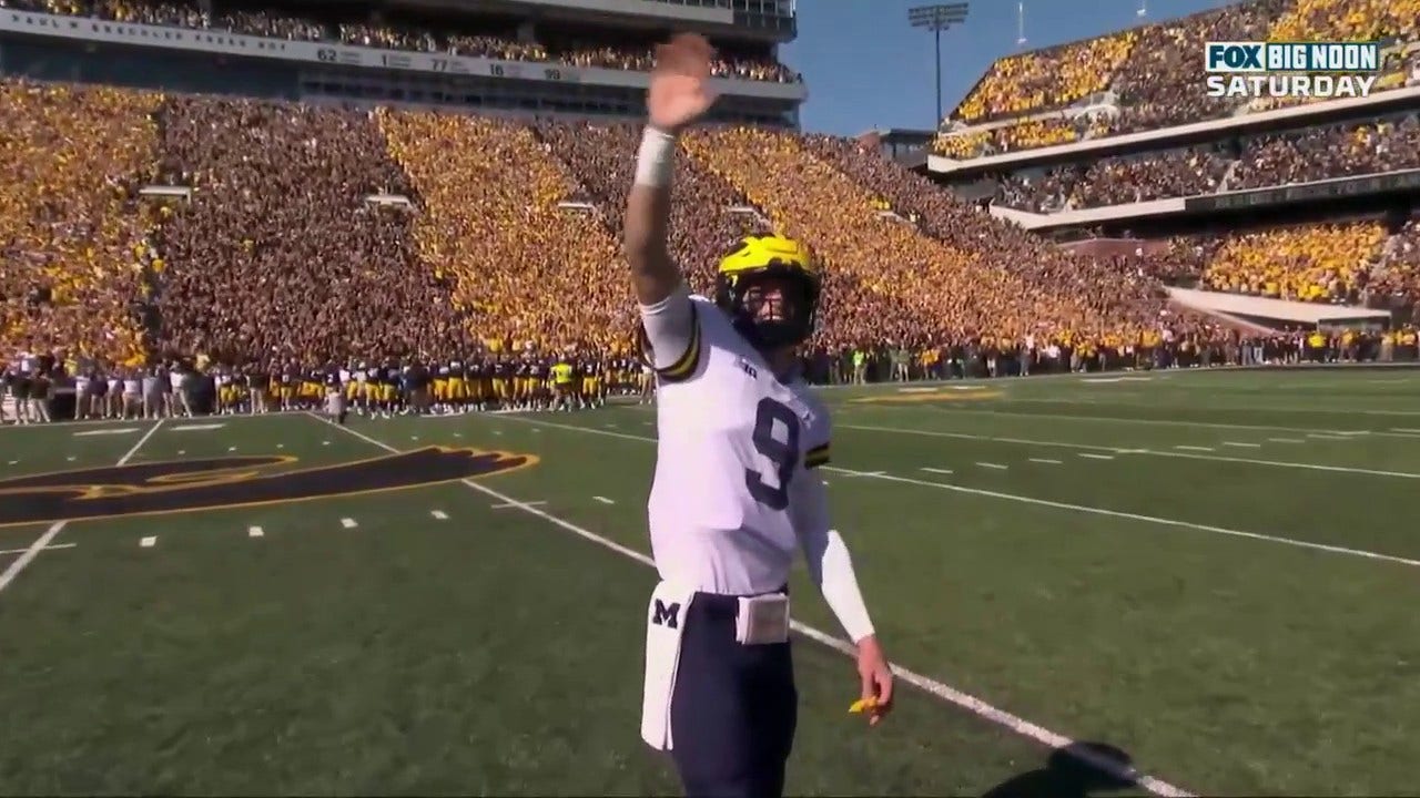 Iowa and Michigan participate in the 'Iowa wave' tradition 
