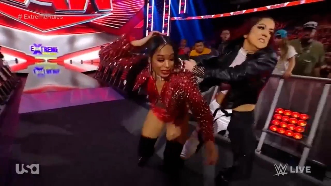 Bayley sets up Bianca Belair during contract signing on Monday Night Raw | WWE on FOX