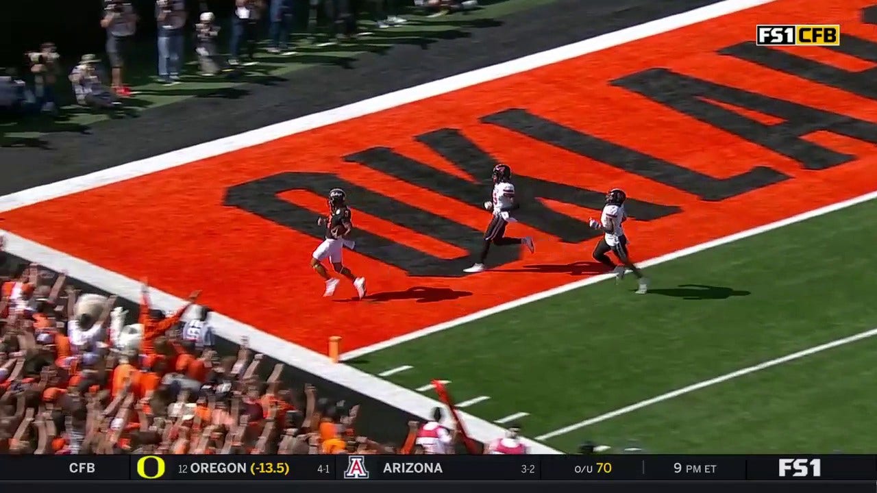Spencer Sanders takes it 14 yards to the house for a TD giving Oklahoma State a 14-7 lead