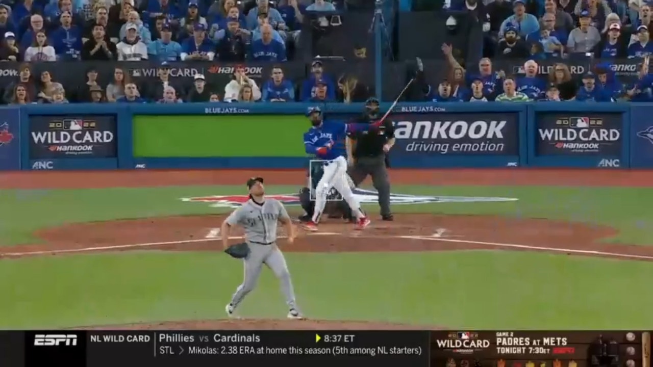 Teoscar Hernández launches his second home run of the game