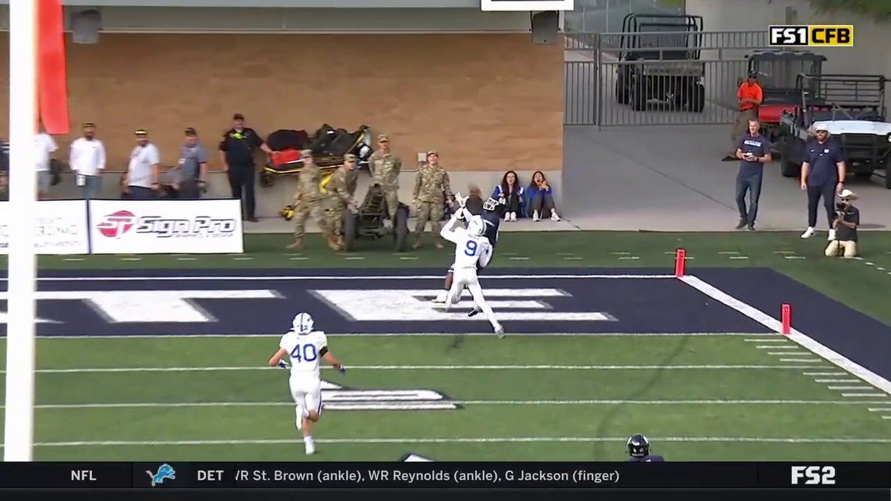 Utah State's Cooper Legas hits Brian Cobbs for the 31-yard touchdown strike