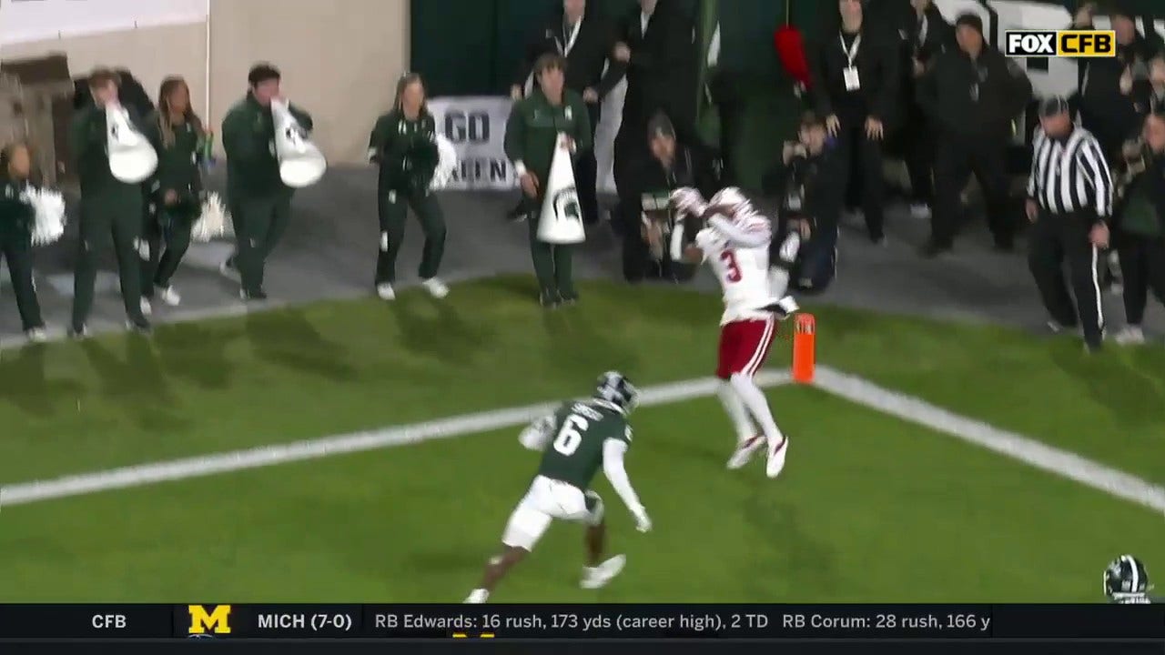 Keontez Lewis snags the clutch TD in the corner of the end zone on 4th and goal to tie it up for Wisconsin late