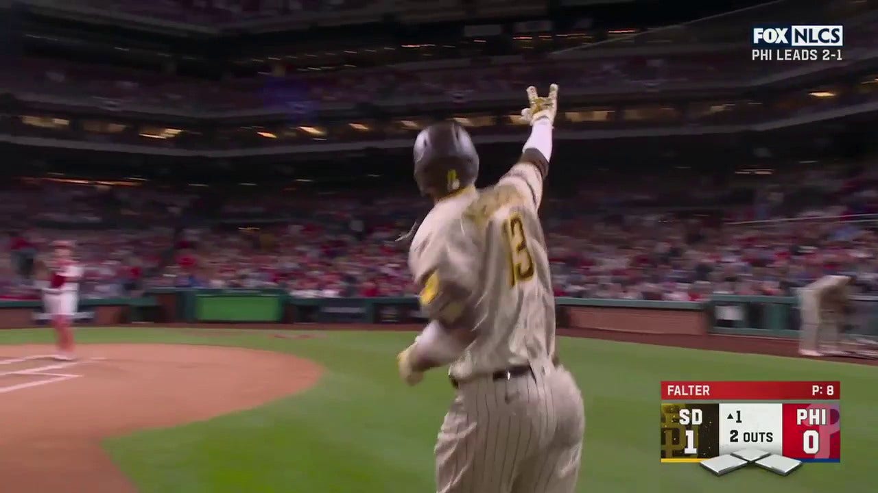 Manny Machado blasts a solo home run to put the Padres on top 1-0