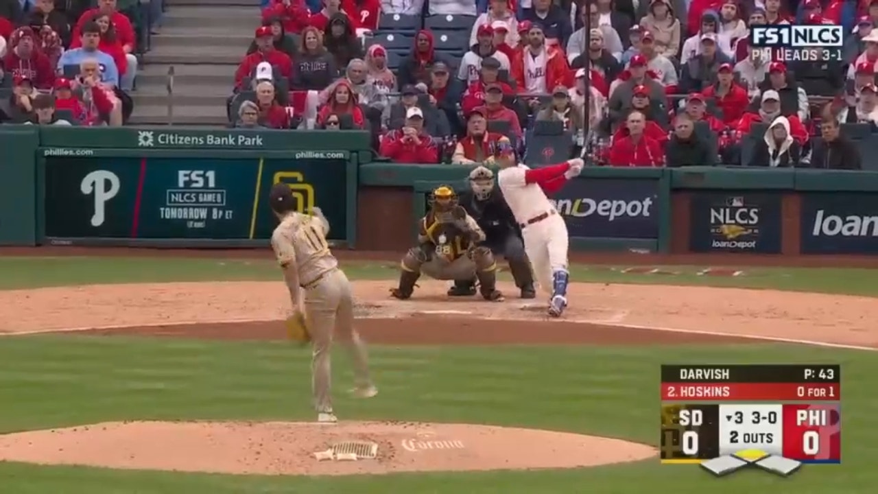 Rhys Hoskins's two-run home run puts the Phillies on top