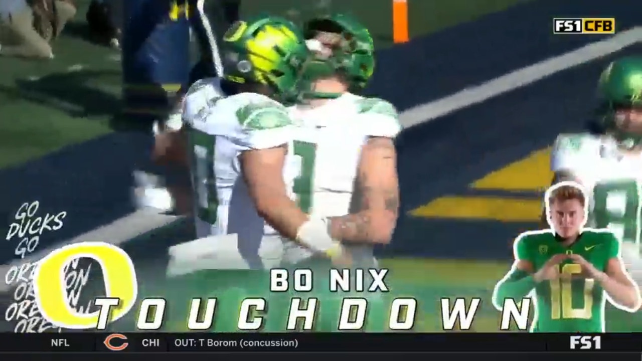 Bo Nix runs it in for a four yard touchdown, giving Oregon a 7-3 lead