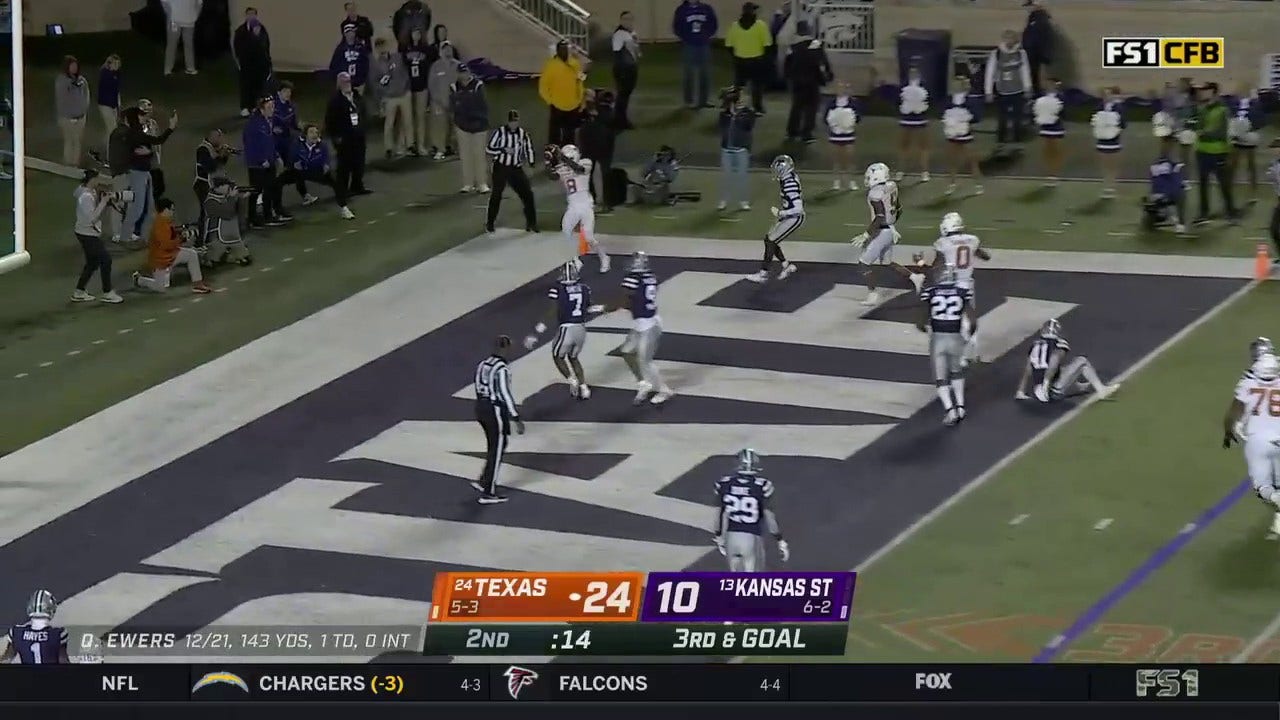 Texas' Quinn Ewers finds Xavier Worthy for his second touchdown reception of the game