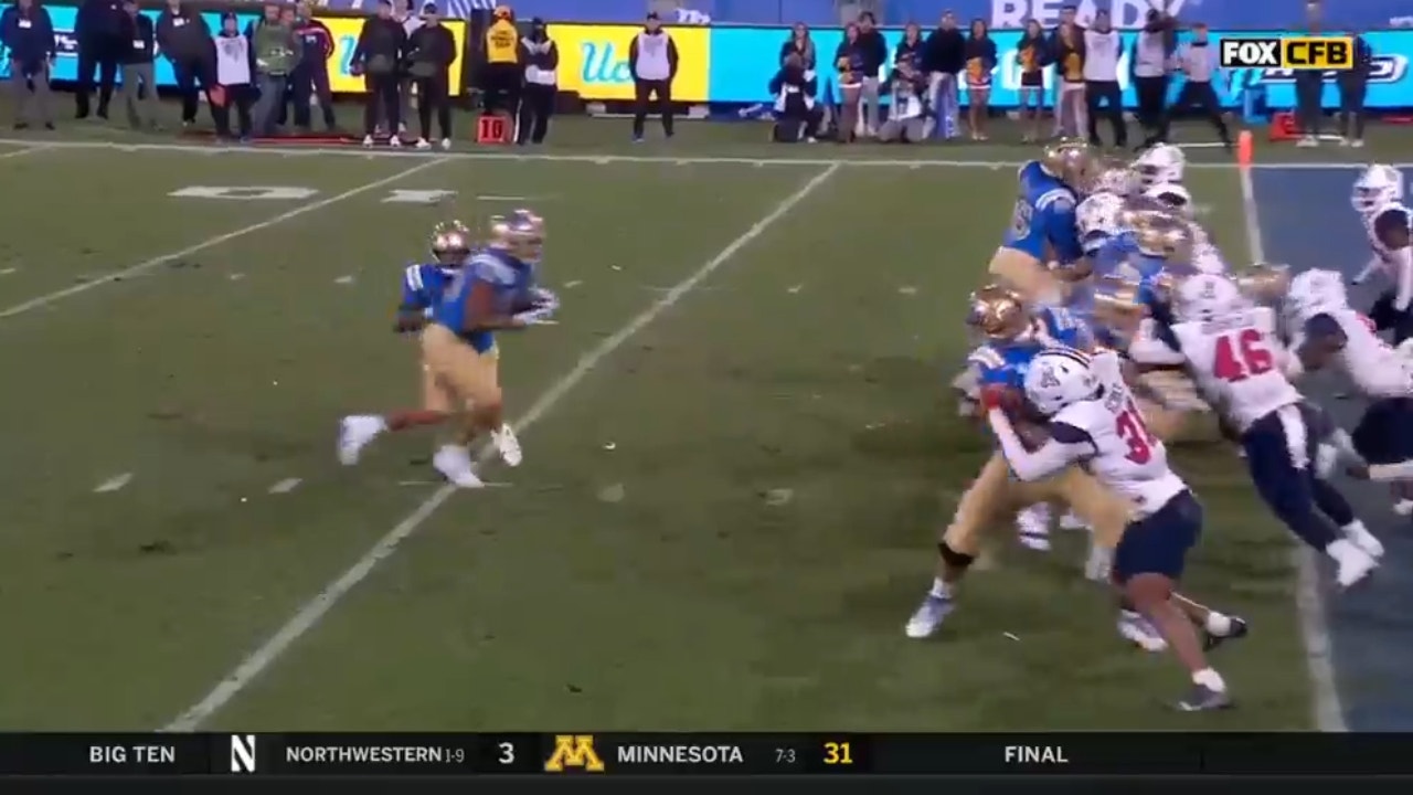 Zach Charbonnet bulldozes his way into UCLA's first TD vs. Arizona