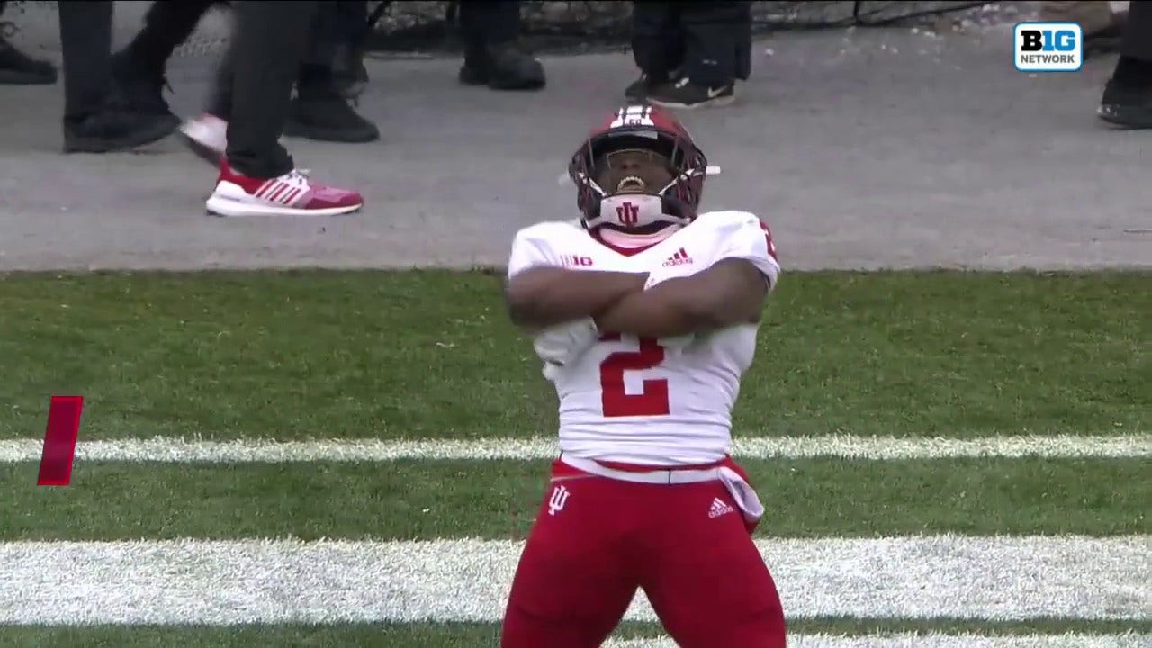 Shaun Shivers takes Indiana's first offensive play of the second half 79 yards to the house