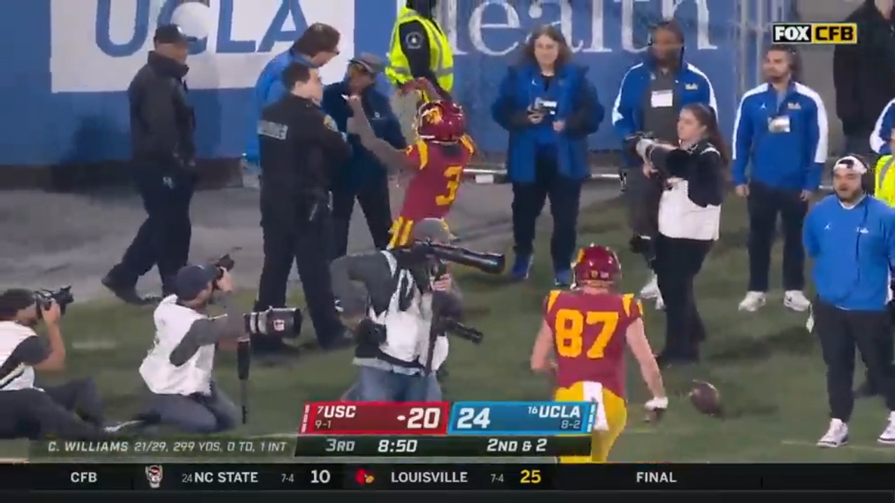 USC's Caleb Williams finds Jordan Addison for the 35 yard