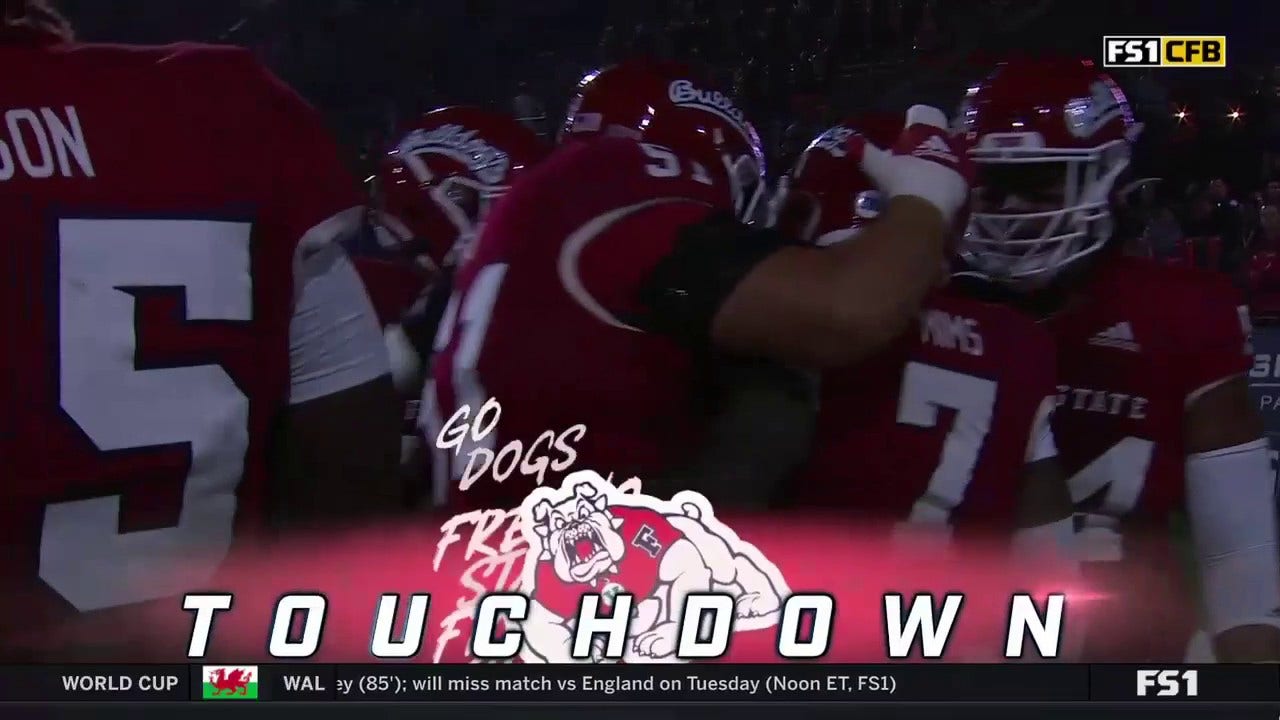 Fresno State's Jordan Mims runs in a four yard TD to give the Bulldogs an early 7-0 lead over Wyoming
