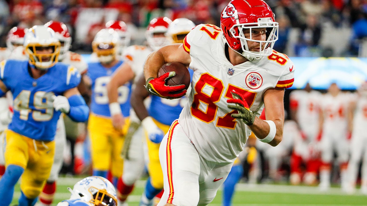 Chiefs' Travis Kelce Is Unstoppable, Zach Wilson Under Fire & More ...