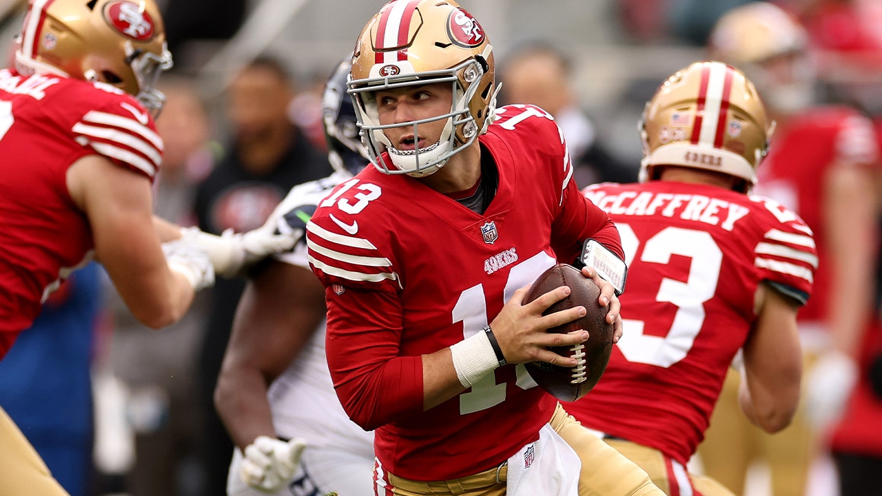 49ers' Brock Purdy CARVES up the Seahawks, throws 3 TDs in blowout victory