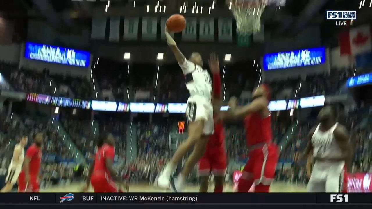 Jordan Hawkins throws down a huge one-hand dunk to help UConn grab an early lead