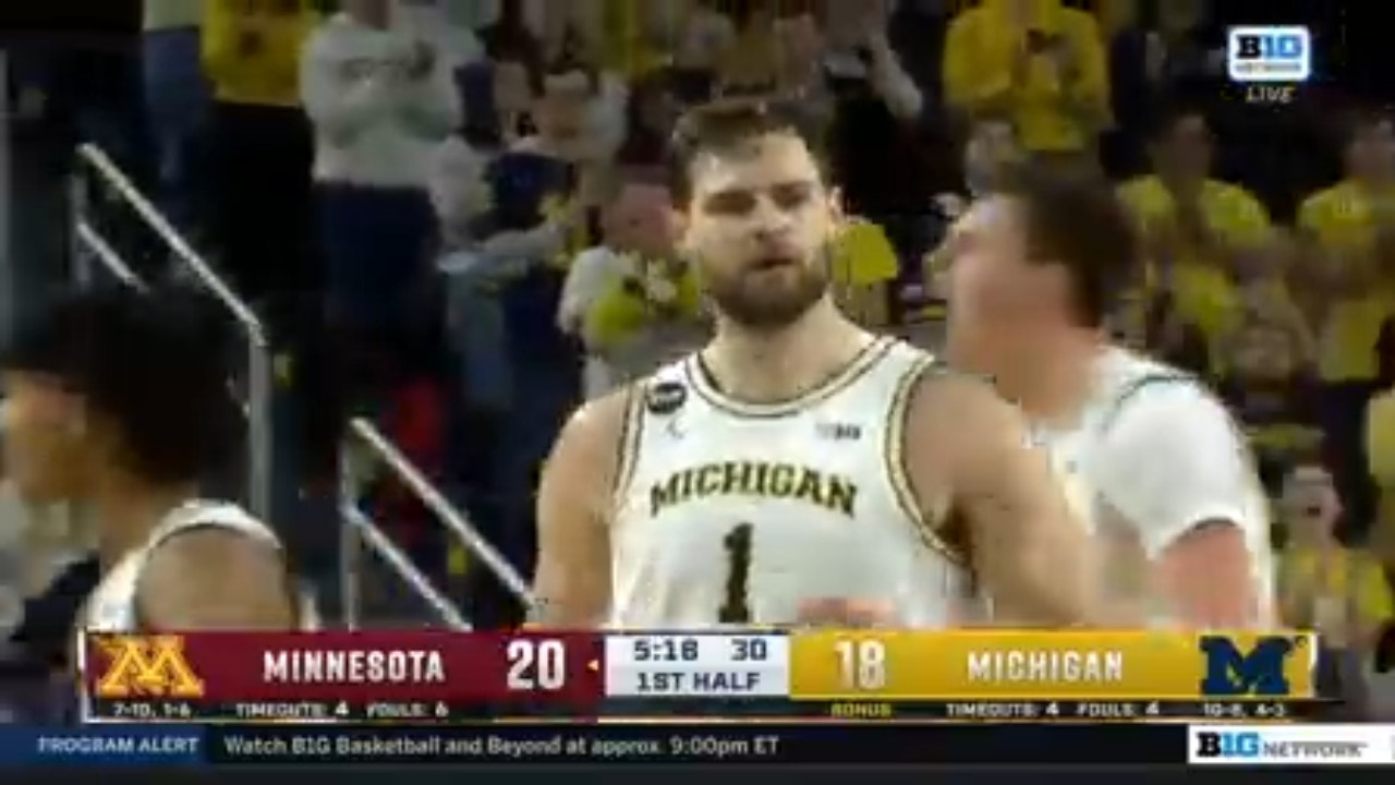 Michigan's Hunter Dickinson puts up 23 points and nine rebounds in the Wolverines' 60-56 win over Minnesota