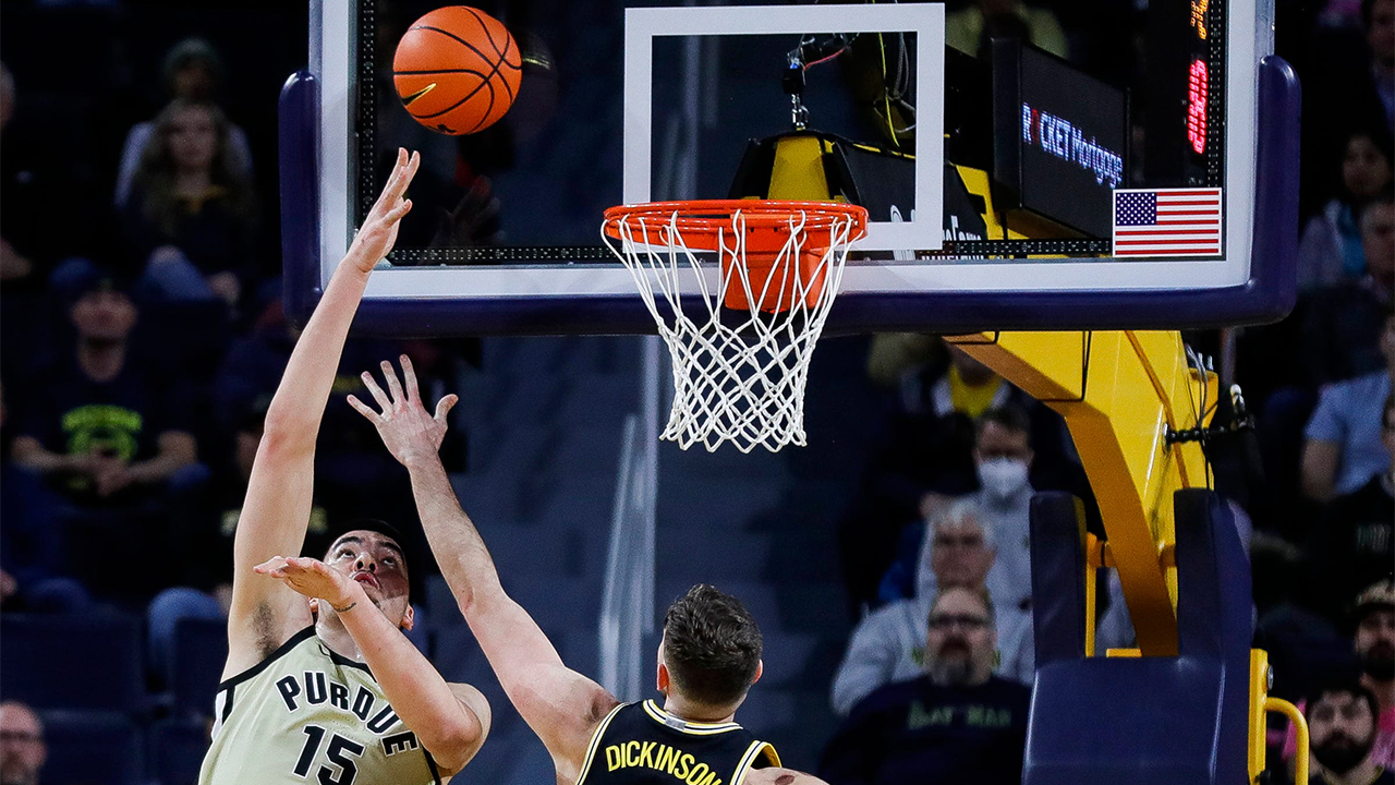 Zach Edey is a POWERHOUSE leading Purdue to victory with 19 points against Michigan 