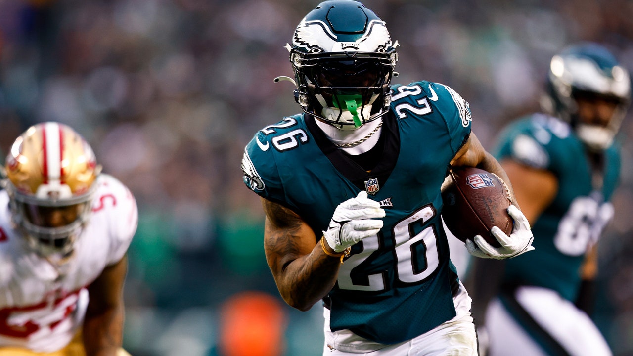 Philadelphia's Miles Sanders bursts past the 49ers' defense for a 13-yard TD in the Eagles' win vs. 49ers in NFC title game