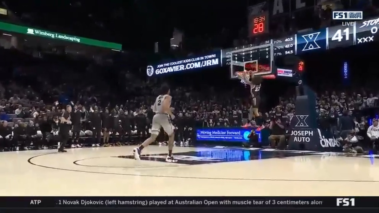 Providence's Devin Carter steals the ball and runs it back for a MASSIVE dunk to tie the game against Xavier