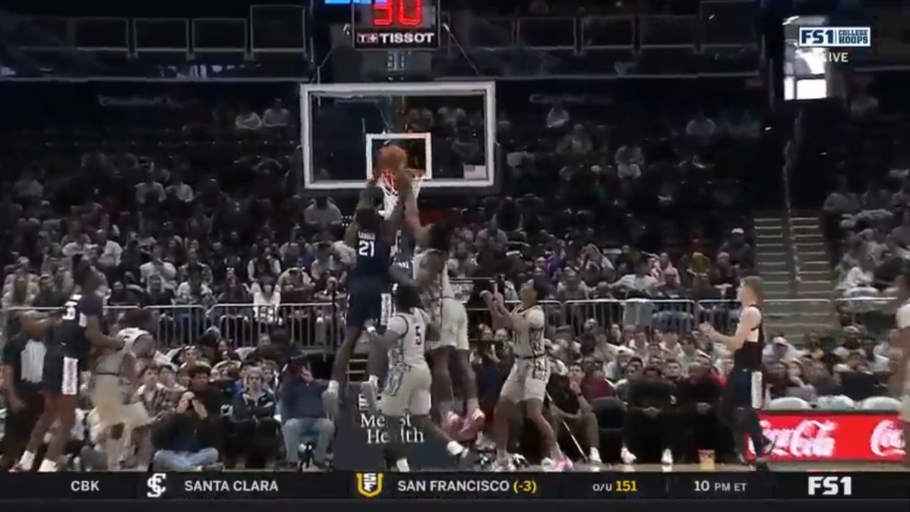 UConn's Adama Sanogo slams it down over Georgetown