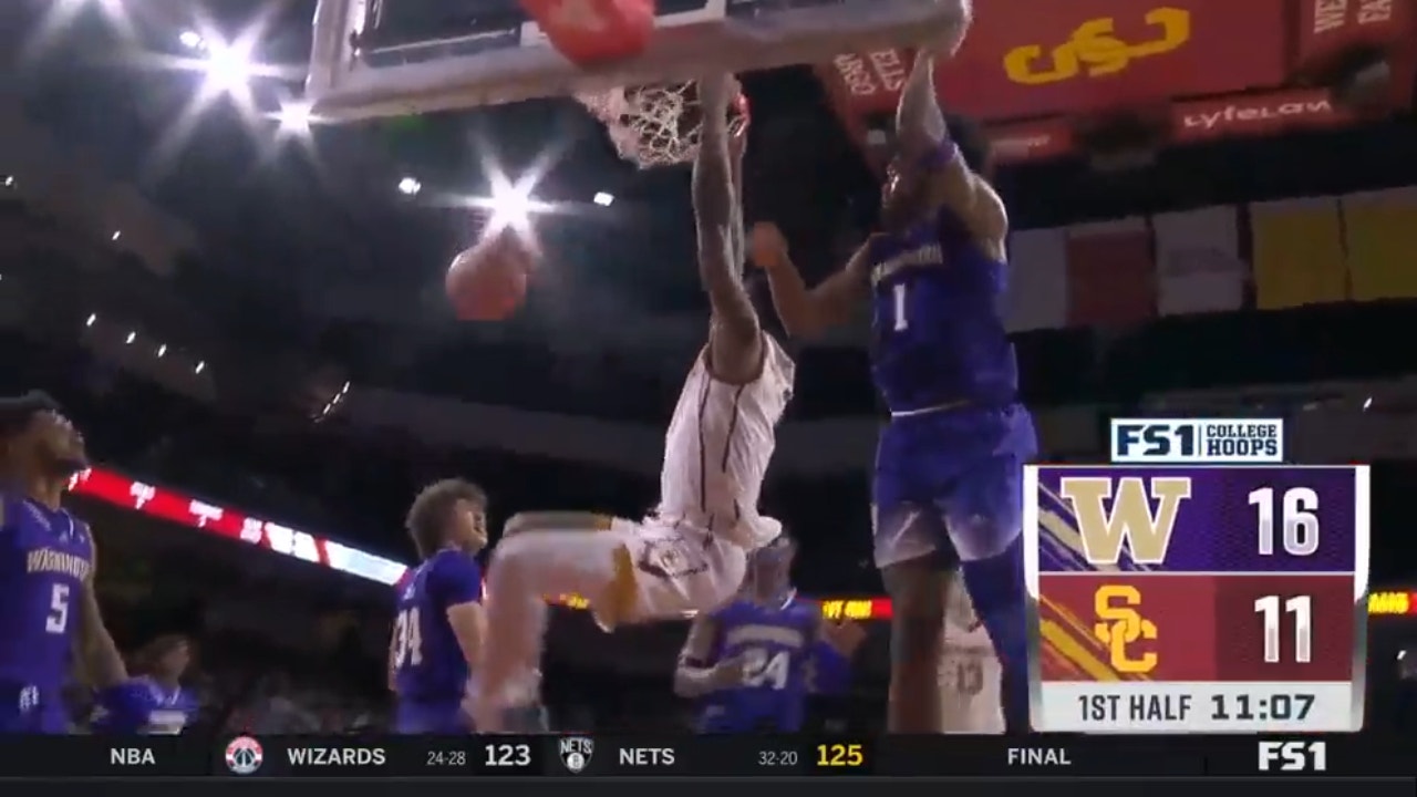 USC's Vincent Iwuchukwu brings the house down with a MASSIVE two-handed dunk vs. Washington