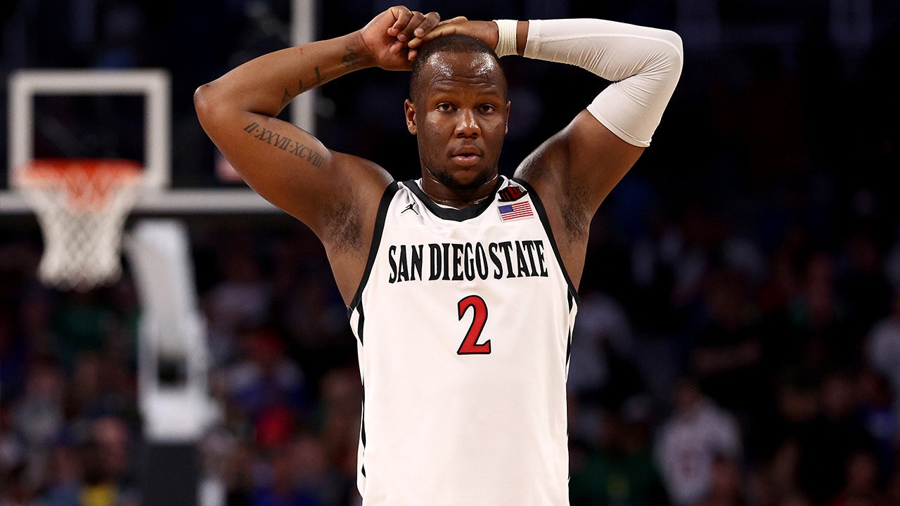 San Diego State s Adam Seiko knocks down SIX 3 pointers in the Aztecs dominant 82 71 victory against UNLV