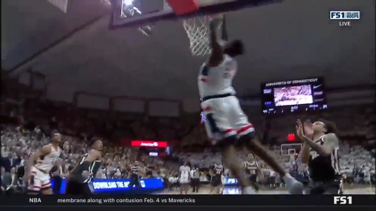 UConn's Adama Sanogo slams home the alley-oop jam to extend the Huskies lead over Providence