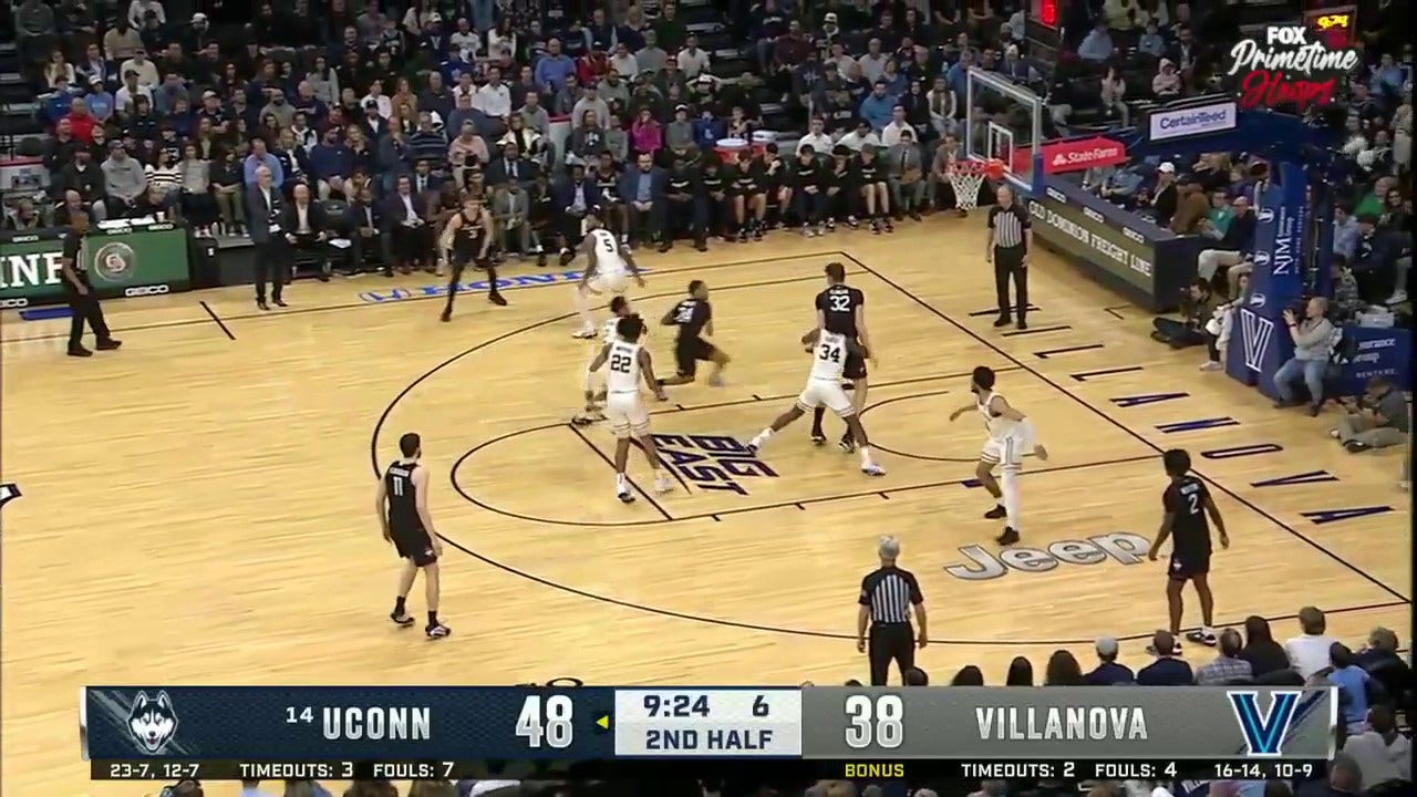 UConn's Jordan Hawkins drives to the rim, throws down WILD jam against Villanova