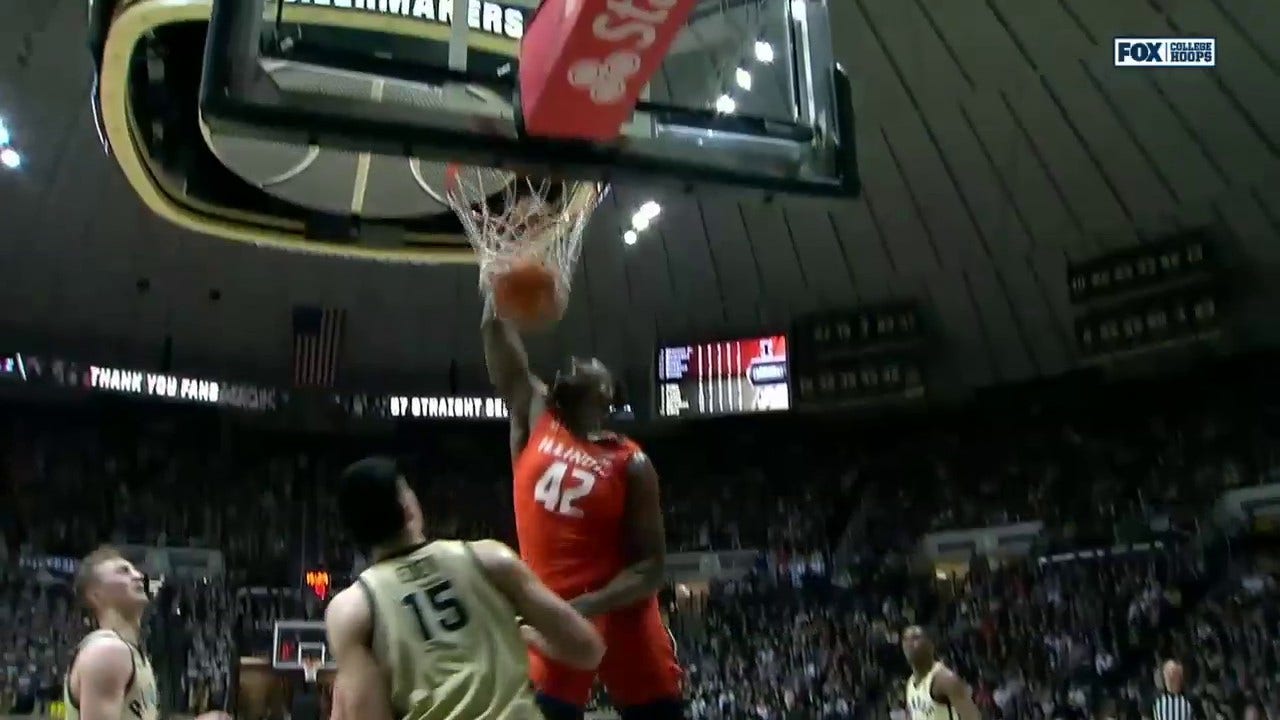 Illinois' Dain Dainja throws down an aggressive jam against No. 5 Purdue