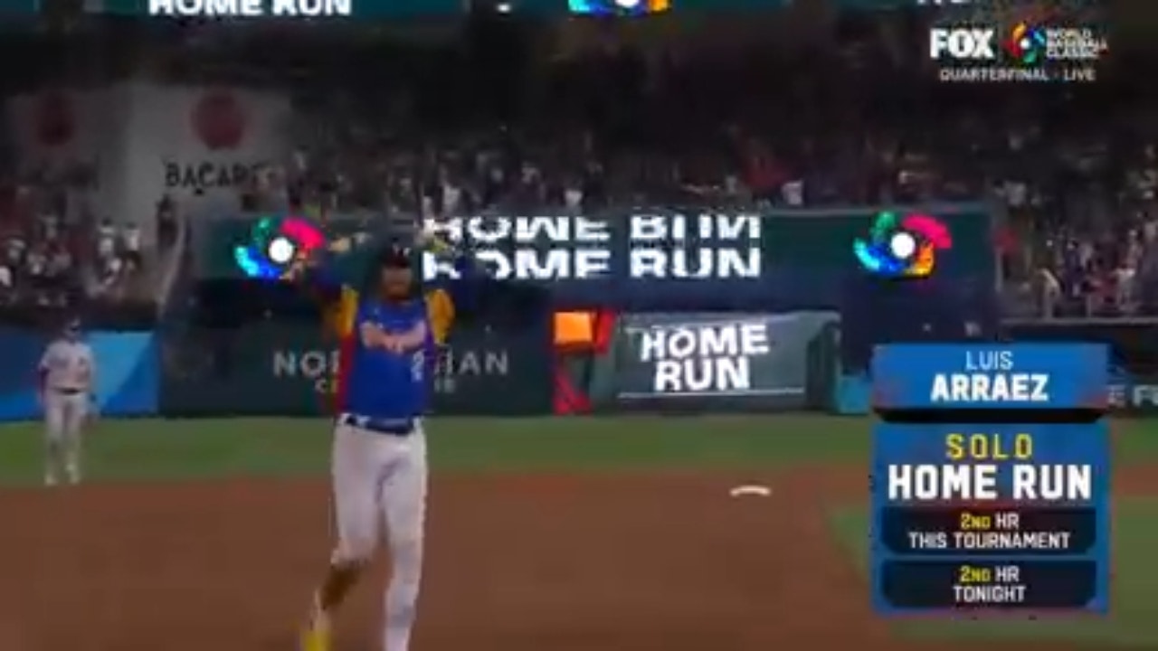 Luis Arraez hits his second home run of the game to give Venezuela a 7-5 lead over the USA