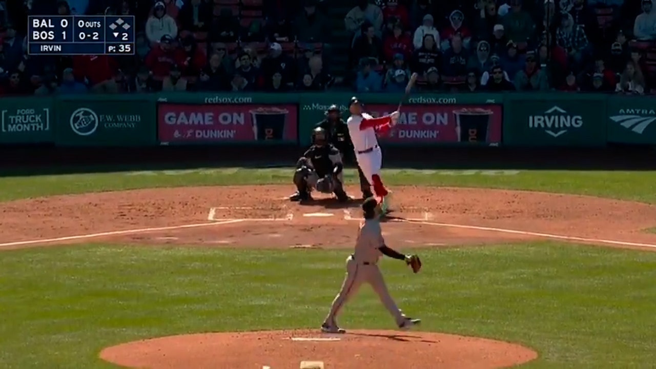 Red Sox's Kike Hernández launches a home run over the green monster to jump out to an early lead against the Orioles