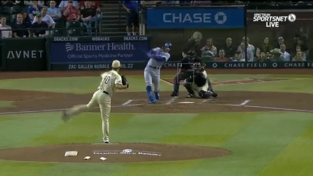 Dodgers' James Outman drills a go-ahead solo homer against the Diamondbacks in the second inning