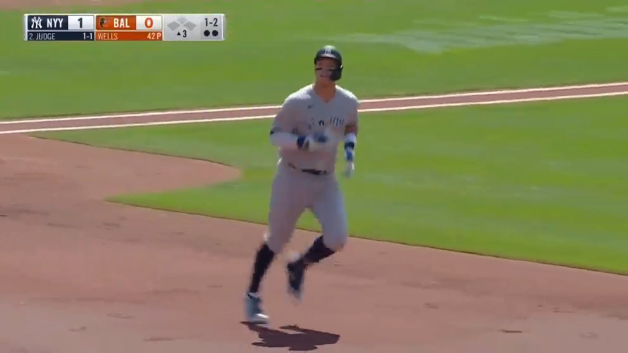 Yankees' Aaron Judge rips a solo shot to center field extending the lead 2-0