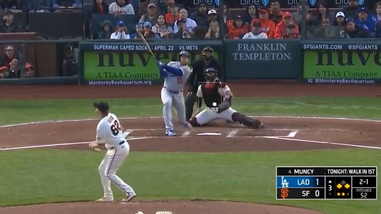 Max Muncy CRUSHES a three-run homer to give the Dodgers a 4-0 lead over the Giants