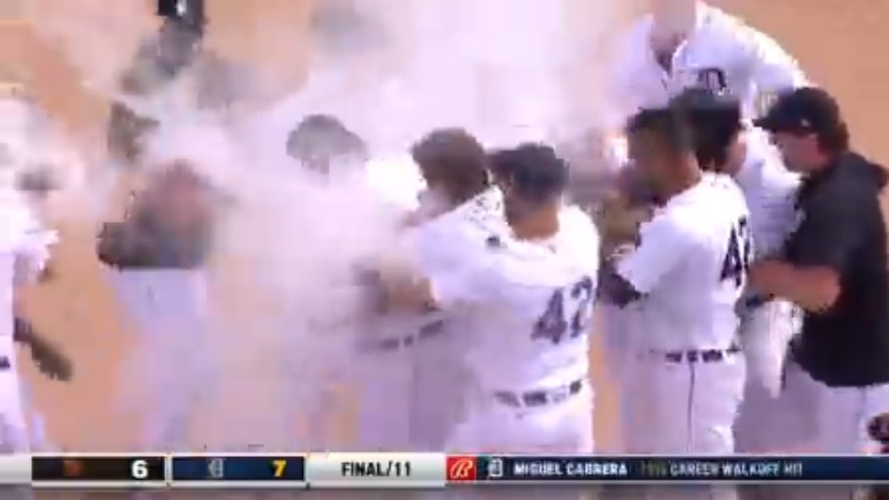 Miguel Cabrera hits a walk-off single as the Tigers come back and beat the Giants in 11 innings