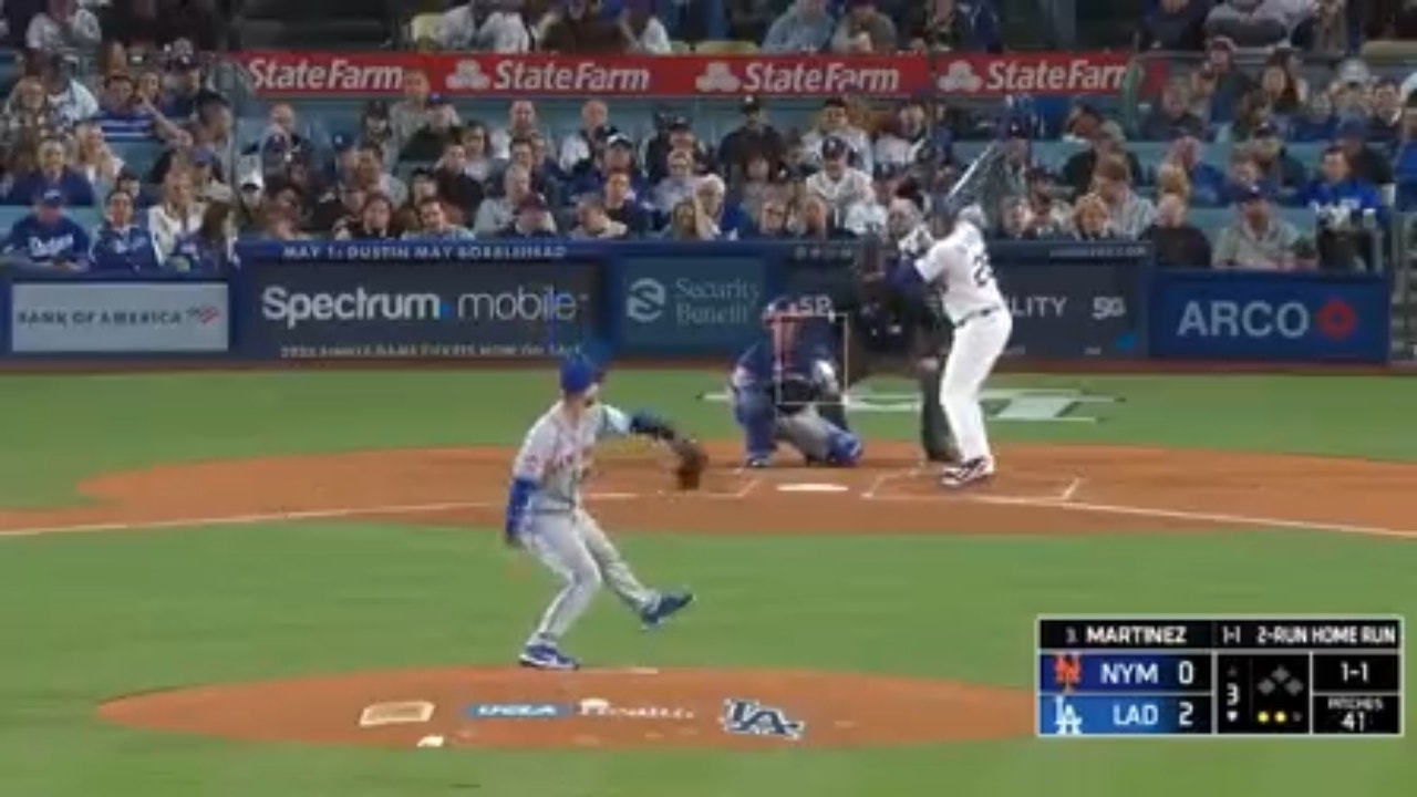 J.D. Martinez gets his second home run of the night to give the Dodgers a 3-0 lead over the Mets