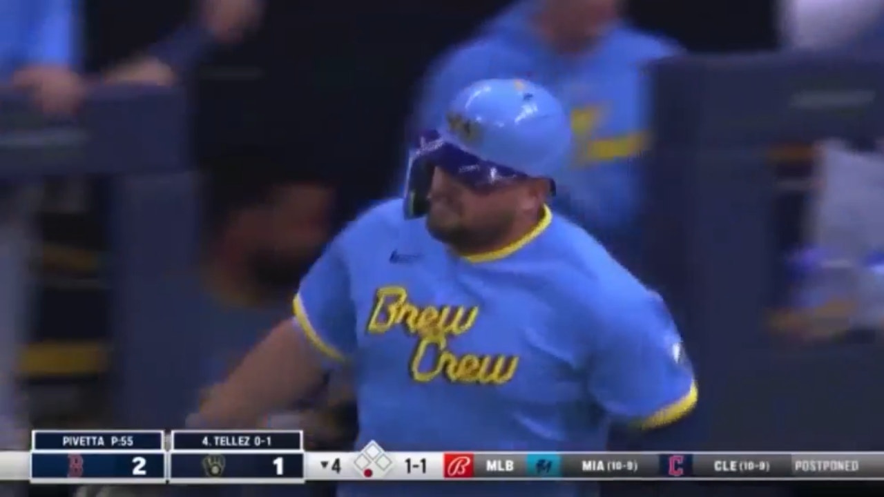 Brewers' Rowdy Tellez launches a home run to even the score against the Red Sox
