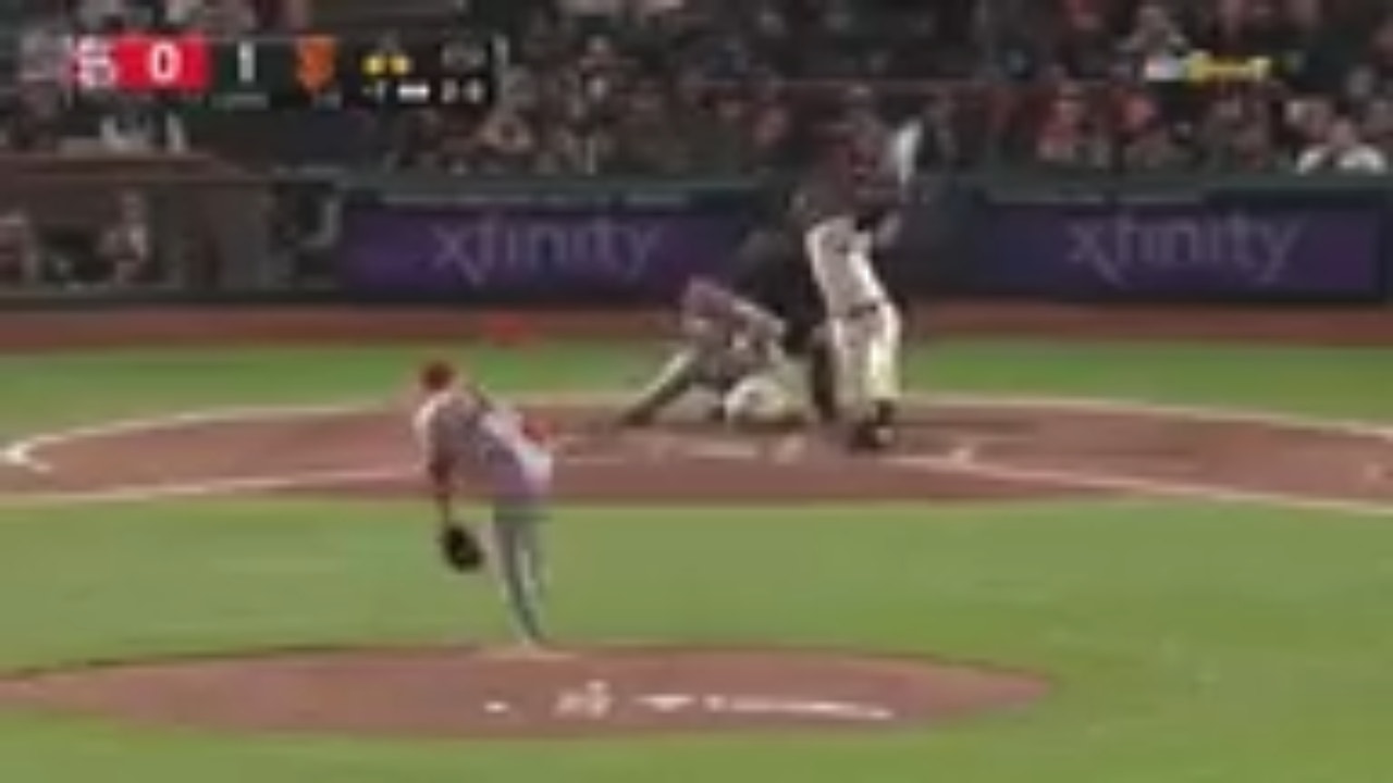 Giants' J.D. Davis hits a three-run shot to make it 4-0 over the Cardinals